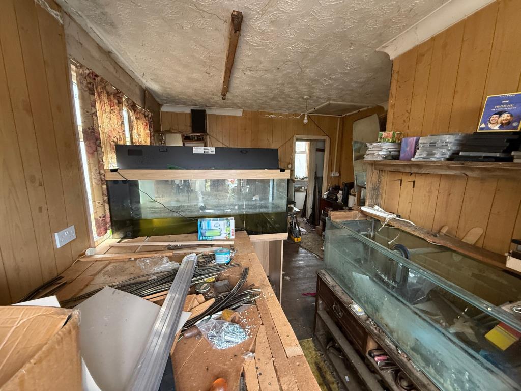 Lot: 137 - VACANT DETACHED CHALET FOR IMPROVEMENT -